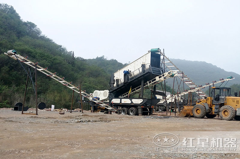 車載式建筑垃圾破碎機生產(chǎn)現(xiàn)場